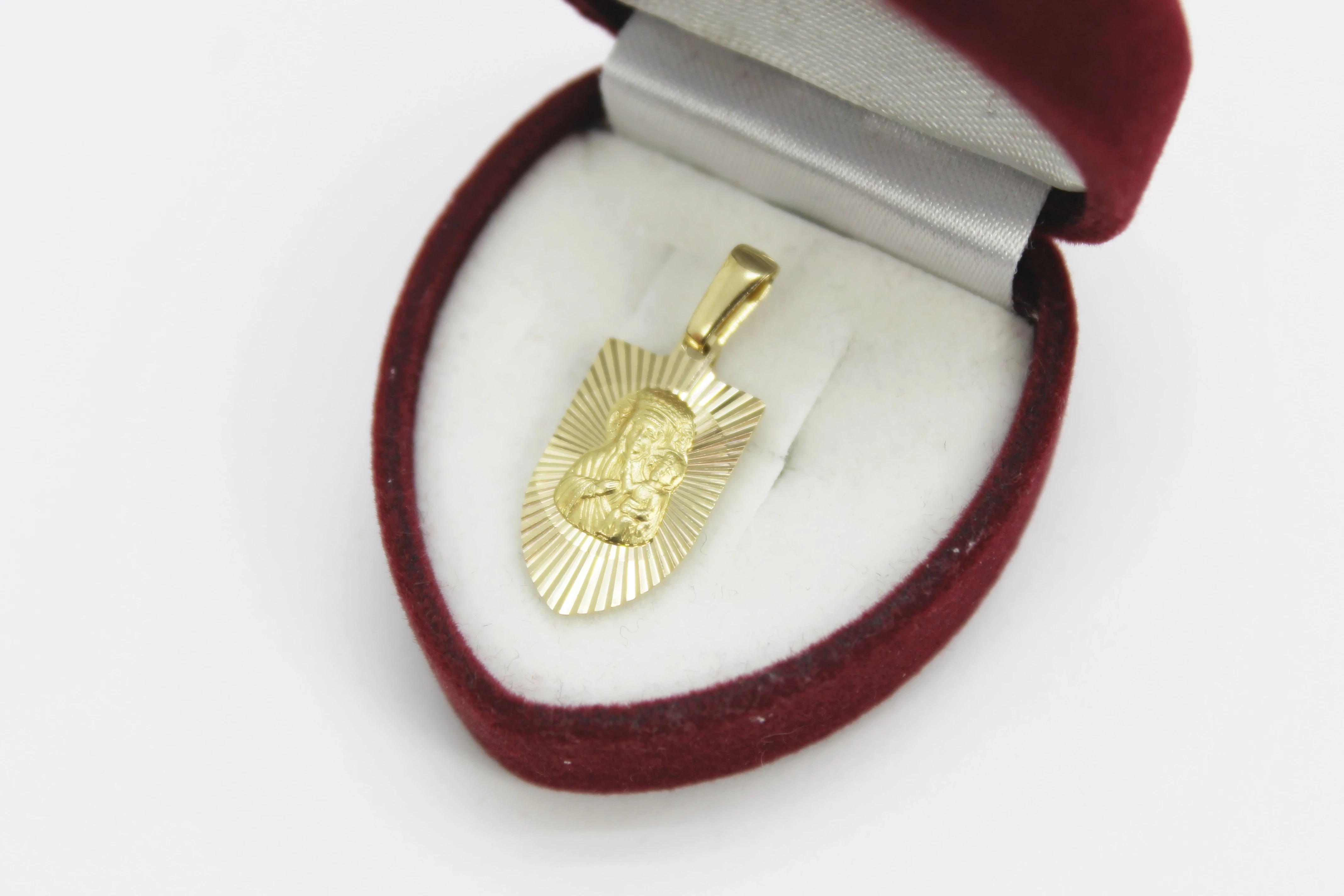 zloty-medalik-z-matka-boska-pr-585-ean-gtin-5905868200621