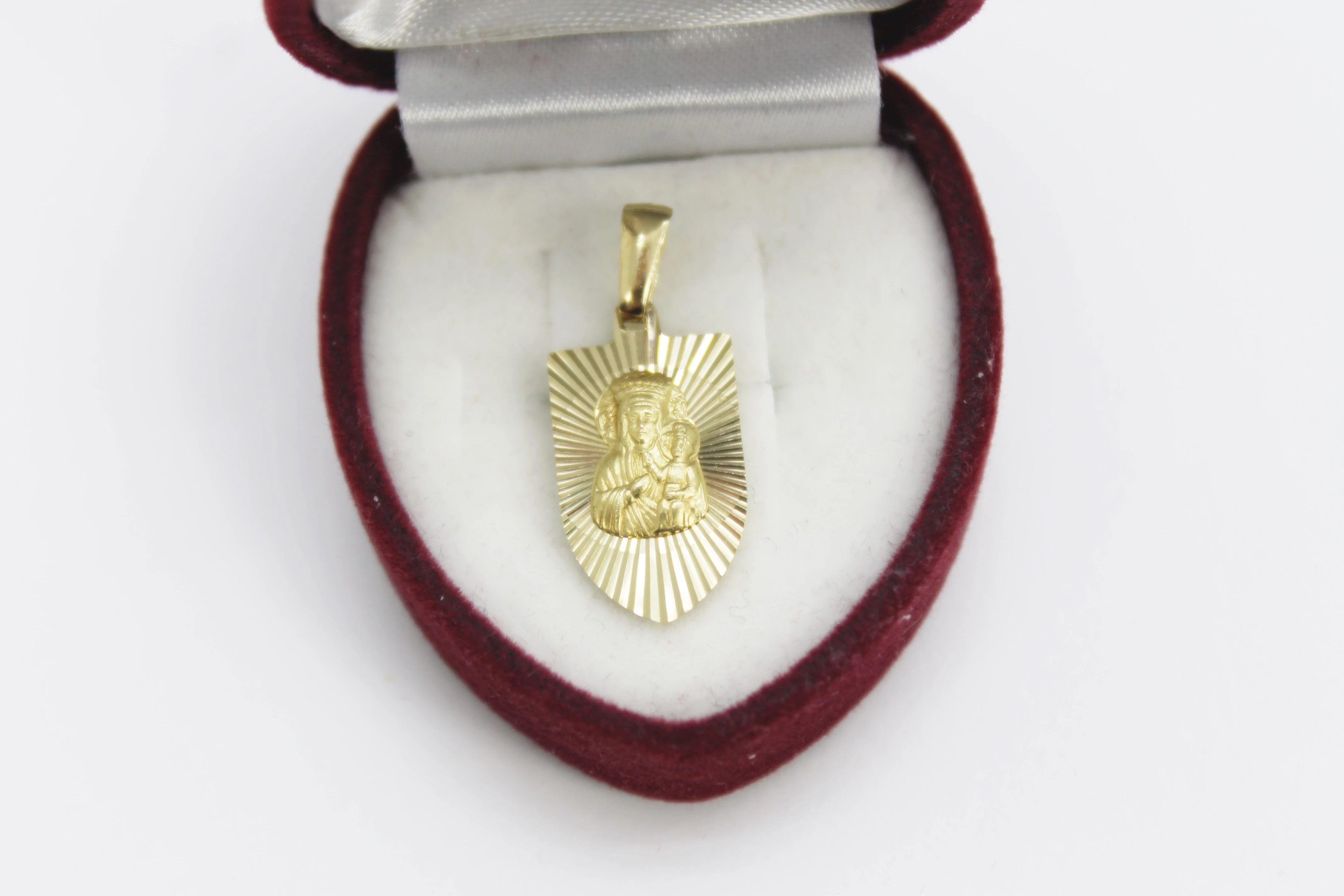 zloty-medalik-z-matka-boska-pr-585-nalkowskich-108-sj-lublin