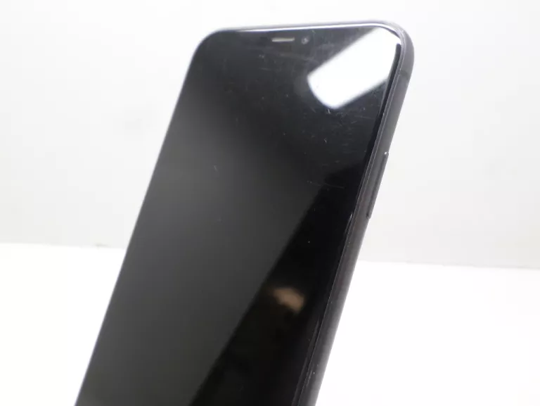 TELEFON IPHONE 11 82%