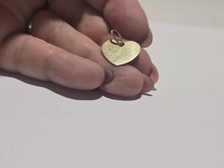 ŚLICZNA 14K ZŁOTA ZAWIESZKA GŁADKIE SERDUSZKO 1,53G