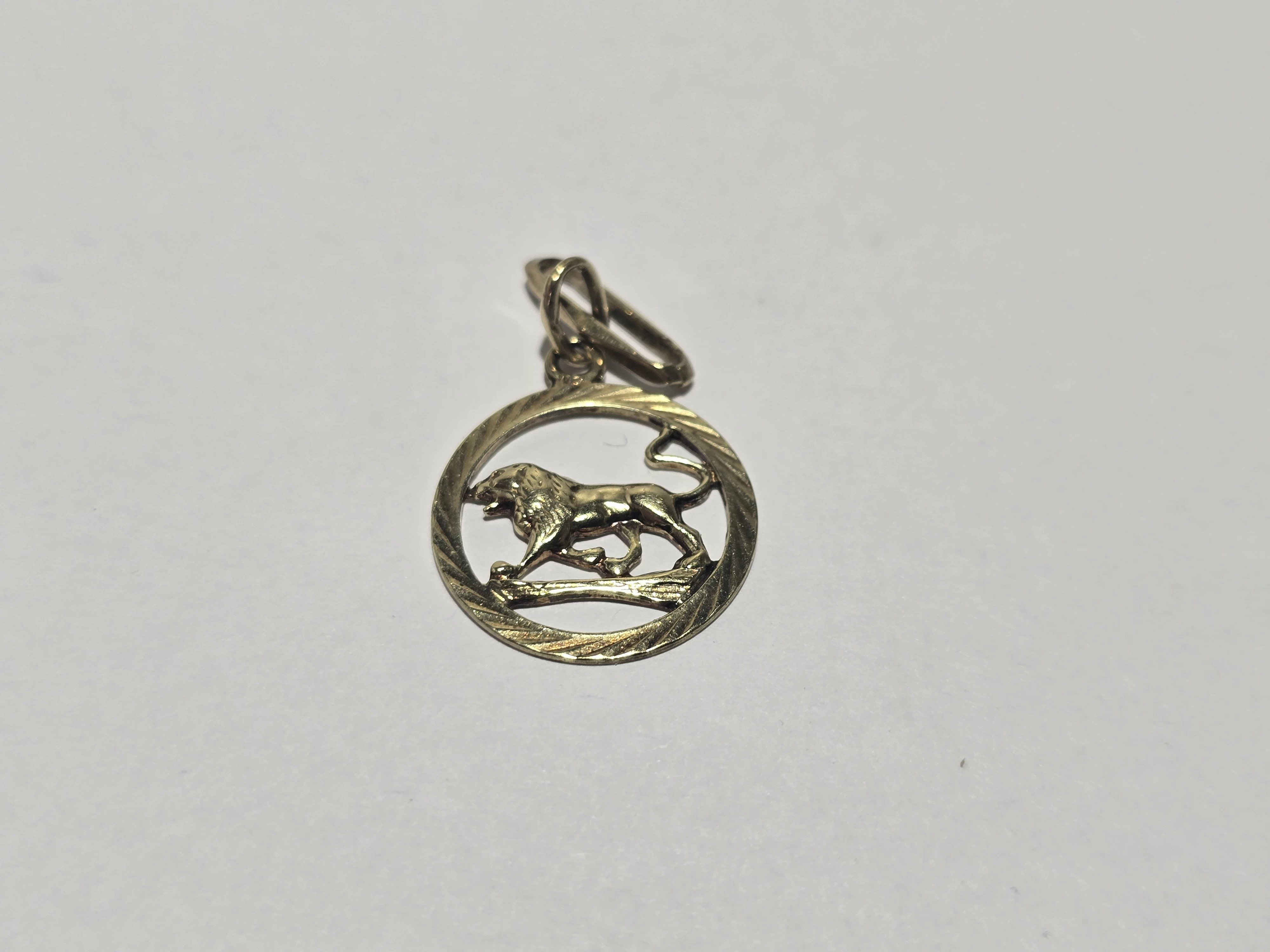 zlota-zawieszka-lew-znak-zodiaku-203g-pr585-moniuszki-17-biala-podlaska