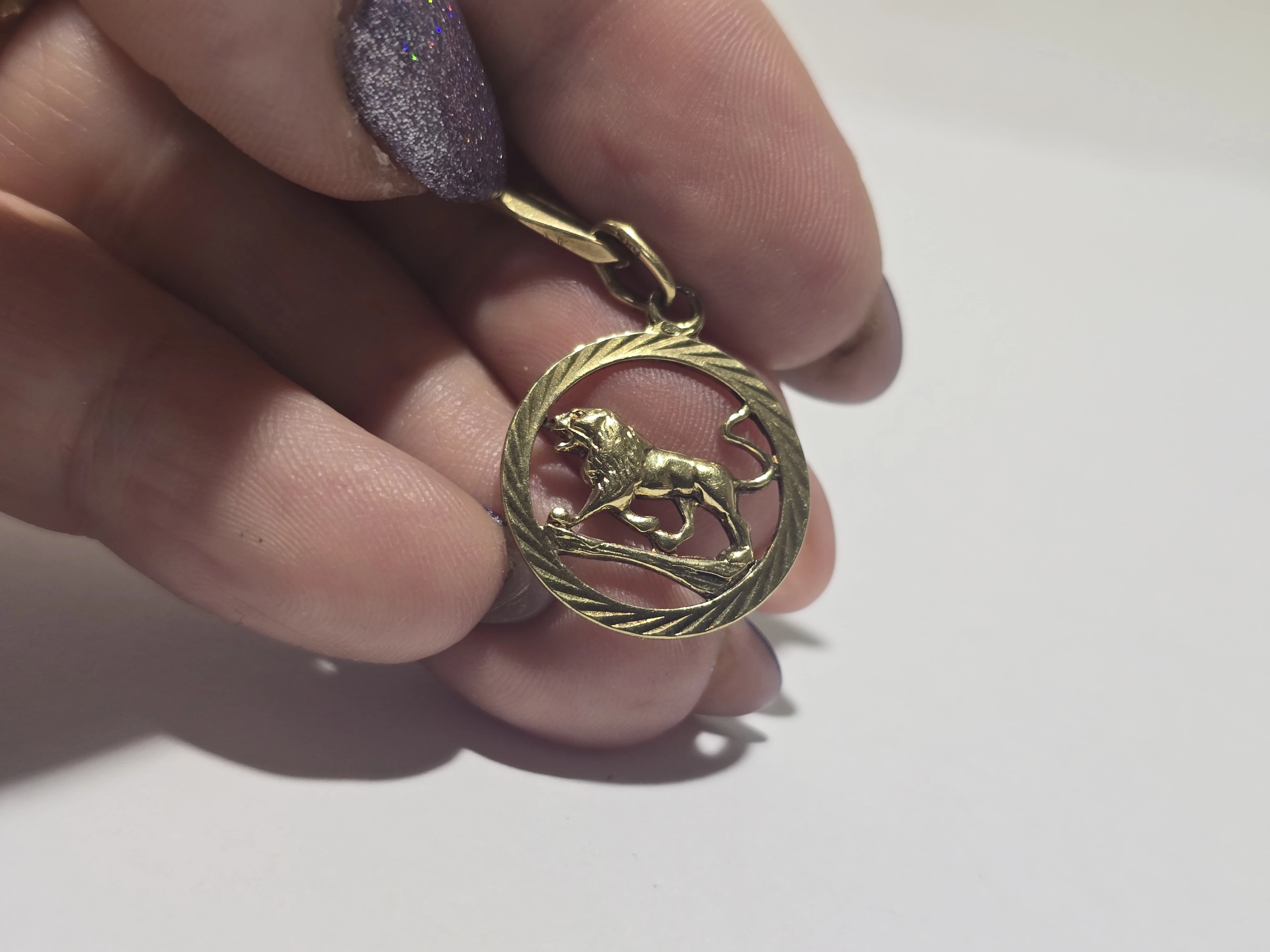 zlota-zawieszka-lew-znak-zodiaku-203g-pr585-kolor-dominujacy-205826-225106