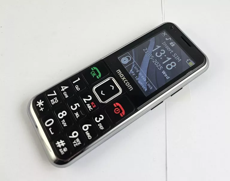 TELEFON MAXCOM MM730 + PUDEŁKO, ŁADOWARKA, SŁUCHAWKI