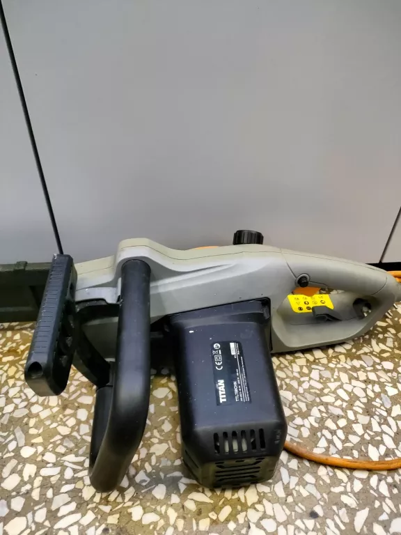 PIŁA ELEKTRYCZNA TITAN TTL758CHN