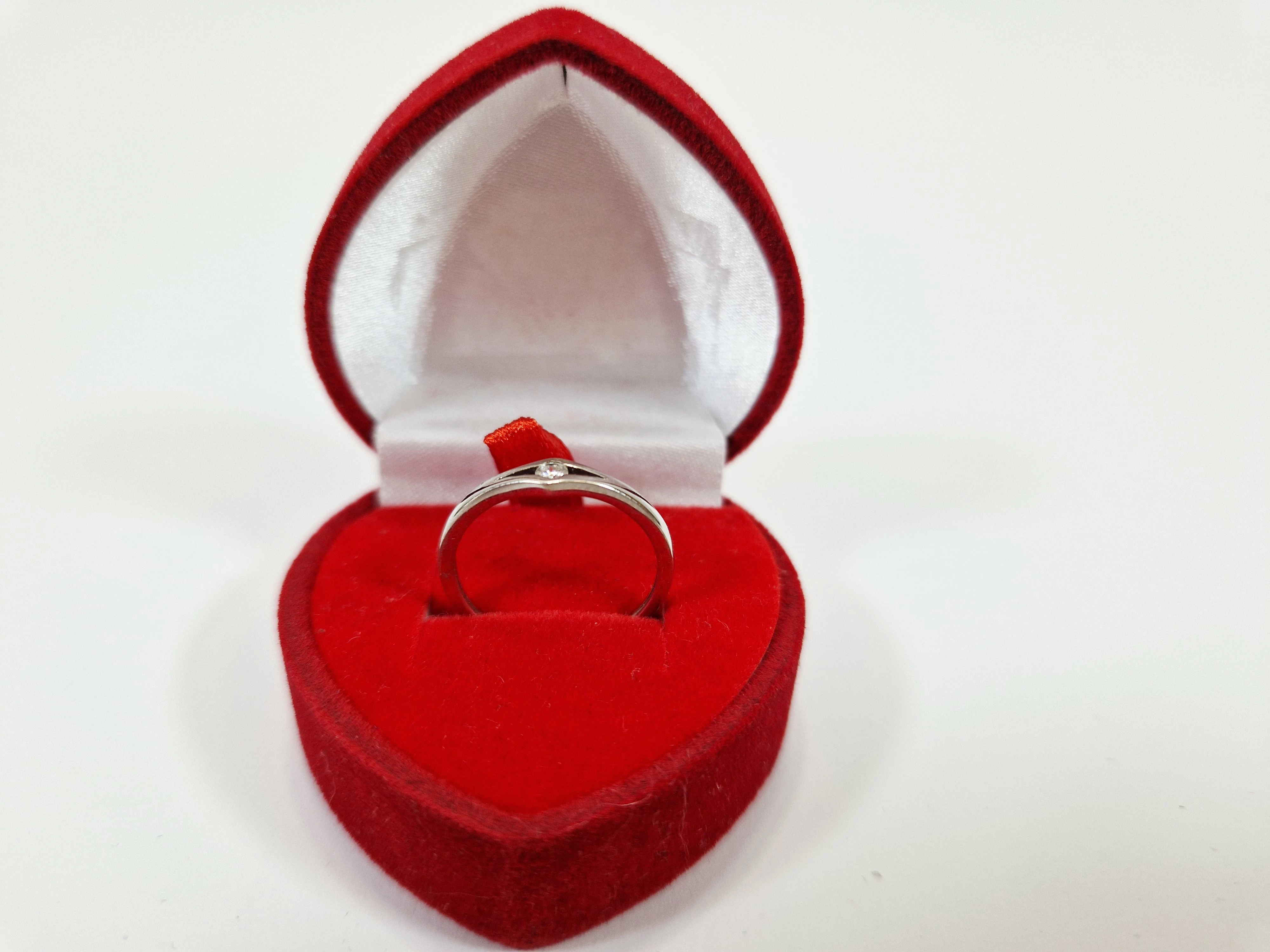 sliczny-pierscionek-biale-zloto-z-brylantem-p375-w126-r12-222022024-rodzaj-2205-2