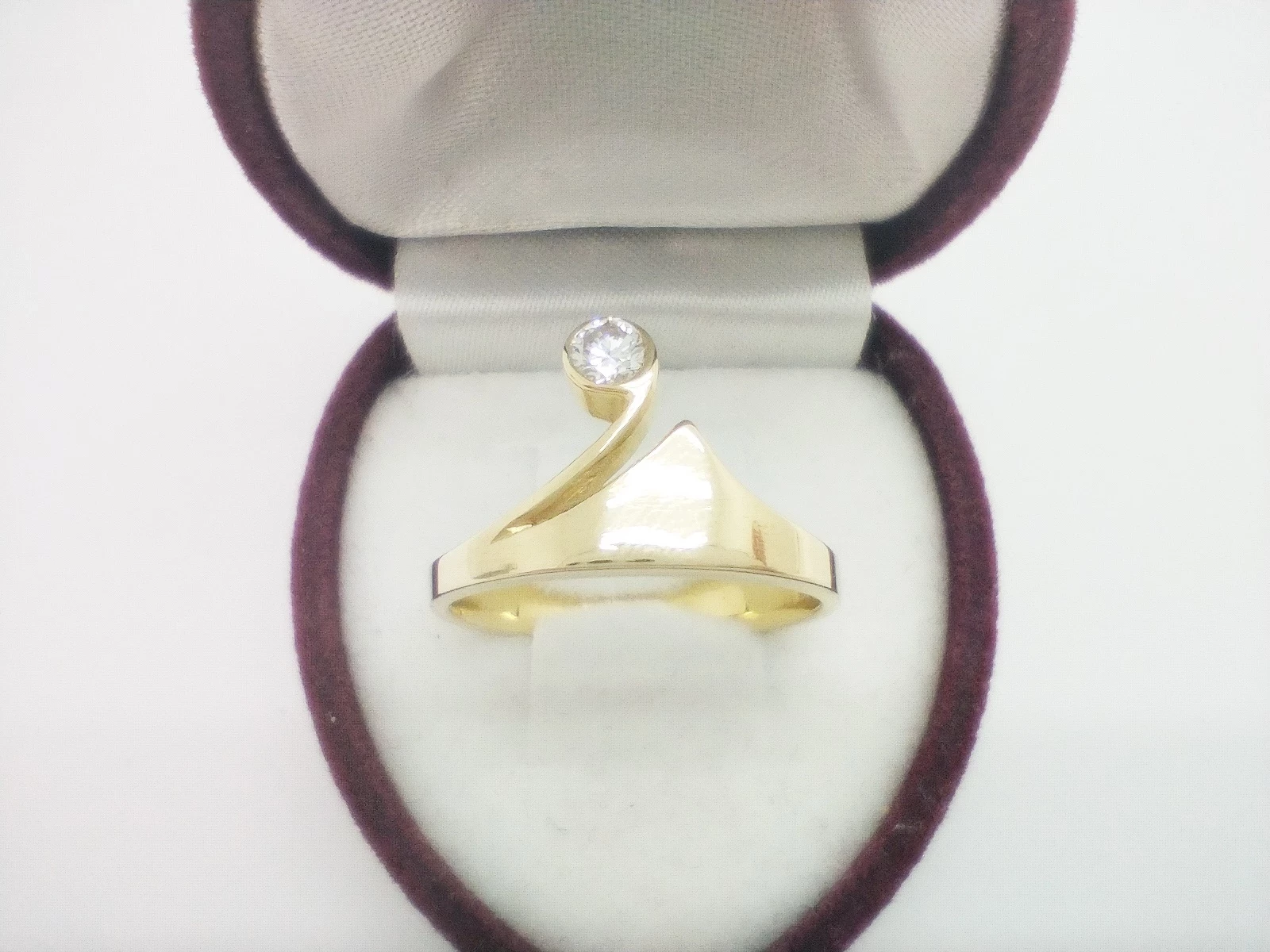 zloty-pierscionek-z-brylantem-pr-750-011ct-certyfikat-material-15835-1