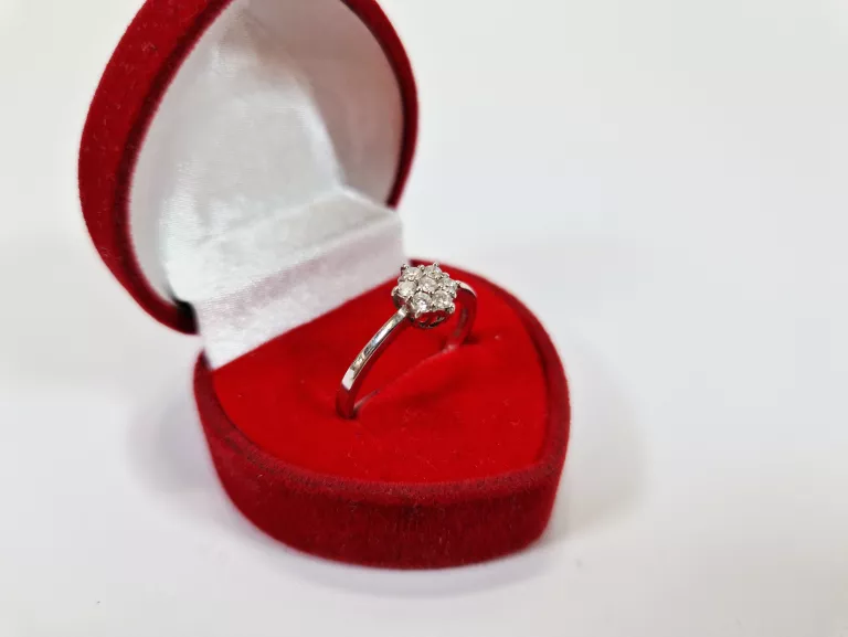 PIĘKNY PIERŚCIONEK Z BRYLANTAMI BIAŁE ZŁOTO P750 W3,08G R18  25/30/01/2024