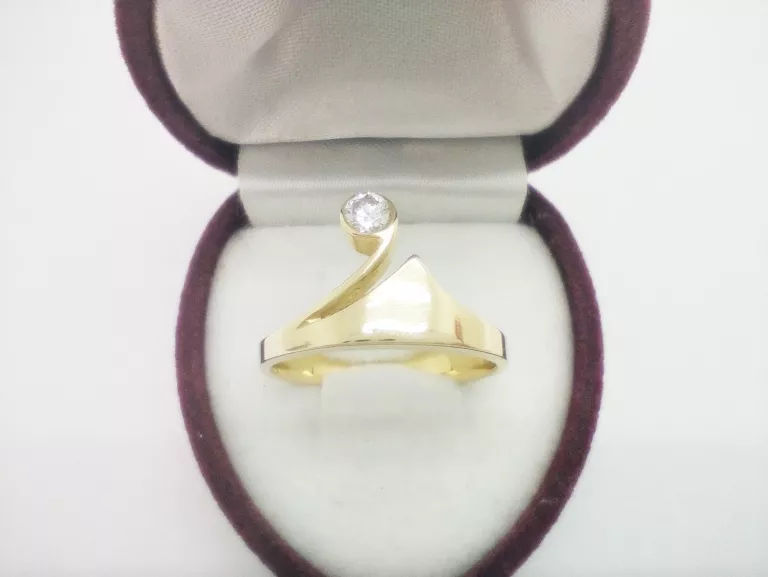 zloty-pierscionek-z-brylantem-pr-750-011ct-certyfikat-material-15835-1