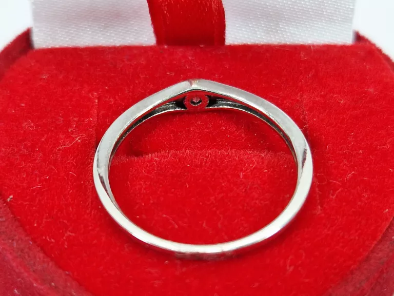 sliczny-pierscionek-biale-zloto-z-brylantem-p375-w126-r12-222022024-kolor-249512-1647429