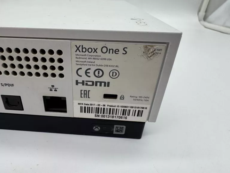 KONSOLA XBOX ONE S 500 GB + PAD