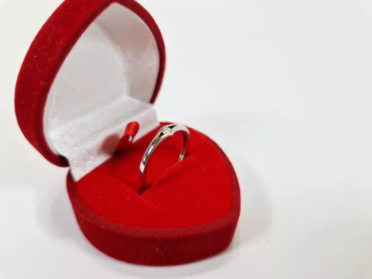 sliczny-pierscionek-biale-zloto-z-brylantem-p375-w126-r12-222022024-stan-11323-2