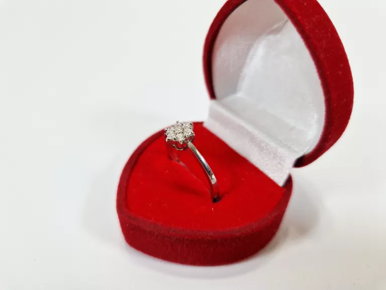 PIĘKNY PIERŚCIONEK Z BRYLANTAMI BIAŁE ZŁOTO P750 W3,08G R18  25/30/01/2024