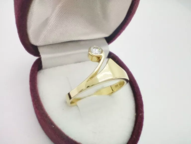zloty-pierscionek-z-brylantem-pr-750-011ct-certyfikat-stan-11323-2