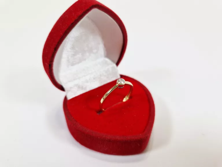 uroczy-zloty-pierscionek-z-brylantem-p585-w132g-r12-1422022024-rodzaj-2205-2