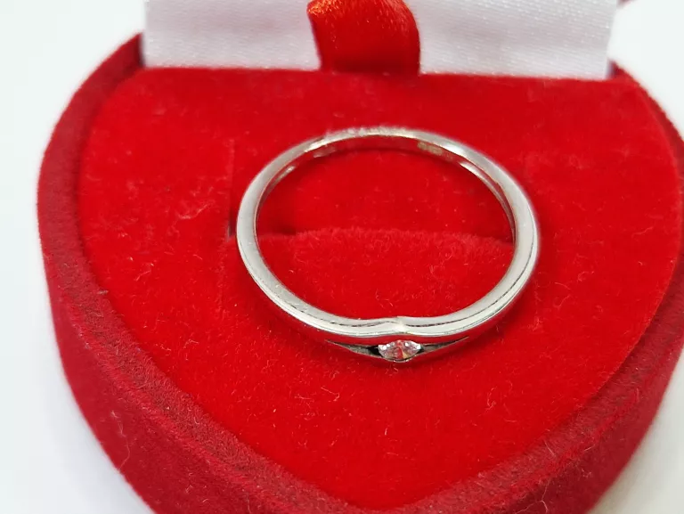 sliczny-pierscionek-biale-zloto-z-brylantem-p375-w126-r12-222022024-marka-248811-958954