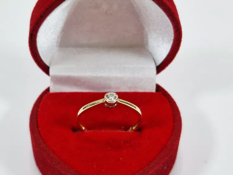 uroczy-zloty-pierscionek-z-brylantem-p585-w132g-r12-1422022024-kamien-17088-8388608