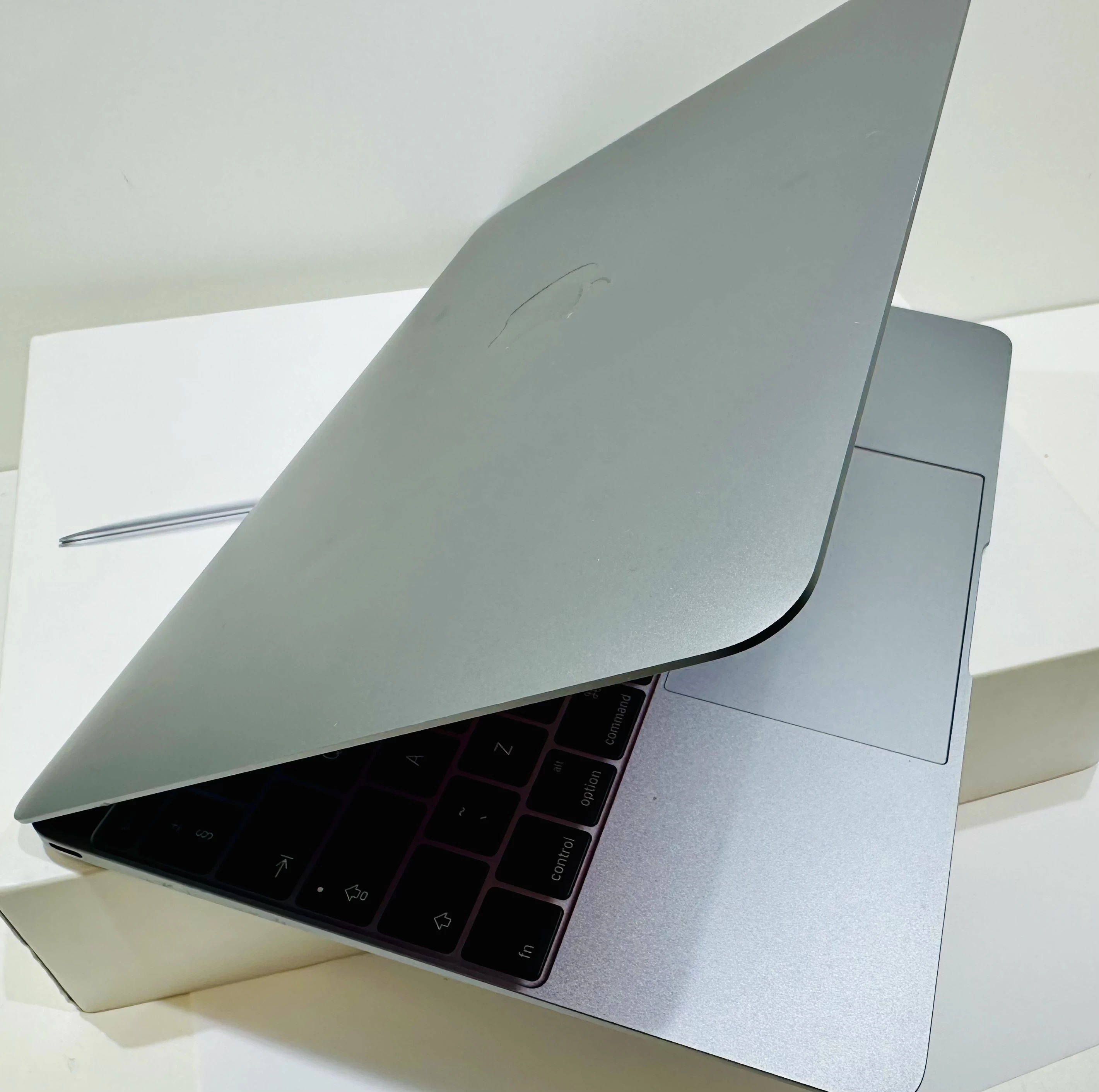 apple-macbook-12-retina-space-gray-mjy32zea-a1534-pojemnosc-dysku-256