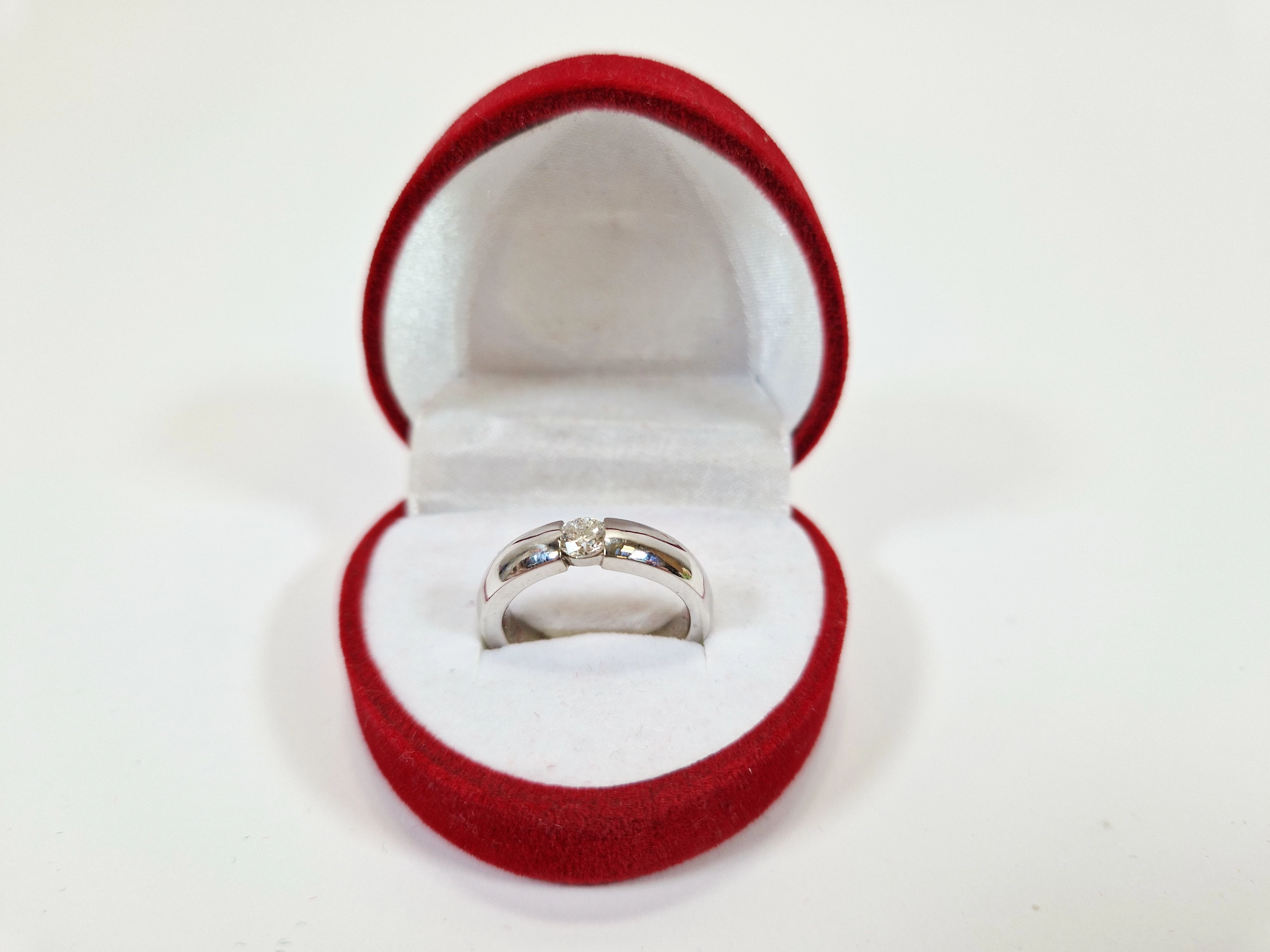 genialny-pierscionek-z-brylantem-biale-zloto-p585-w368g-r11-1930012024-stan-11323-2