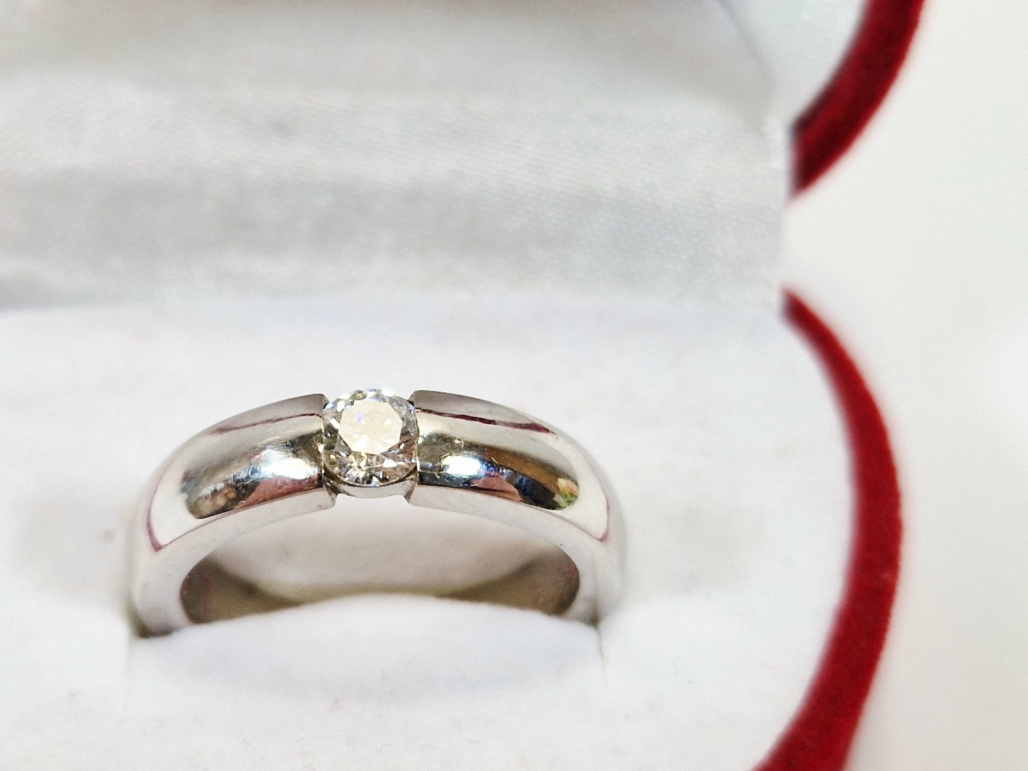 genialny-pierscionek-z-brylantem-biale-zloto-p585-w368g-r11-1930012024-material-15835-2