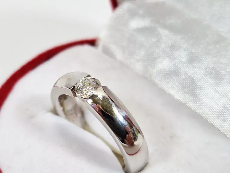 genialny-pierscionek-z-brylantem-biale-zloto-p585-w368g-r11-1930012024-waga-353