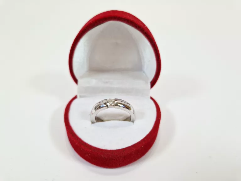 genialny-pierscionek-z-brylantem-biale-zloto-p585-w368g-r11-1930012024-stan-11323-2