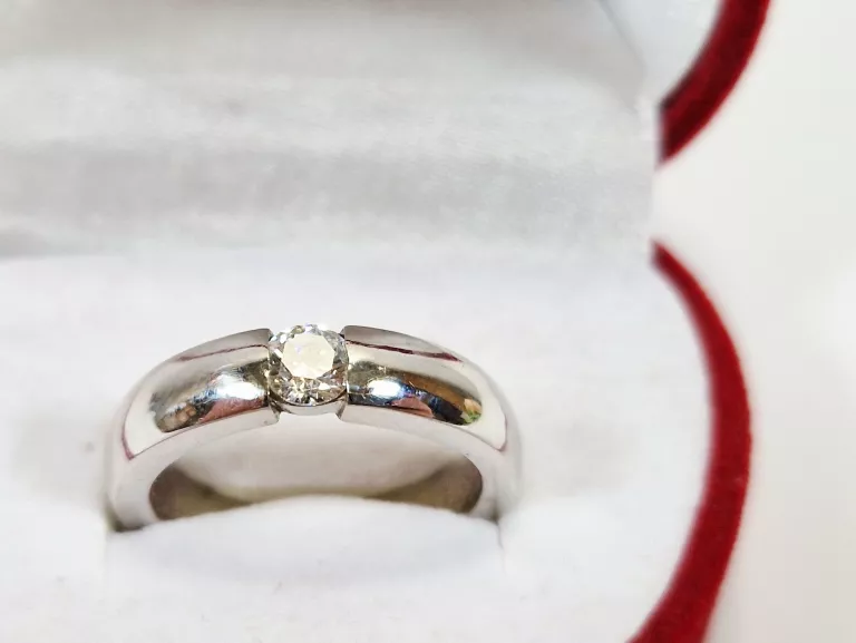 genialny-pierscionek-z-brylantem-biale-zloto-p585-w368g-r11-1930012024-material-15835-2