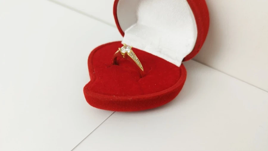 pekny-zloty-pierscionek-585-cyrkonie-254g-stan-11323-2