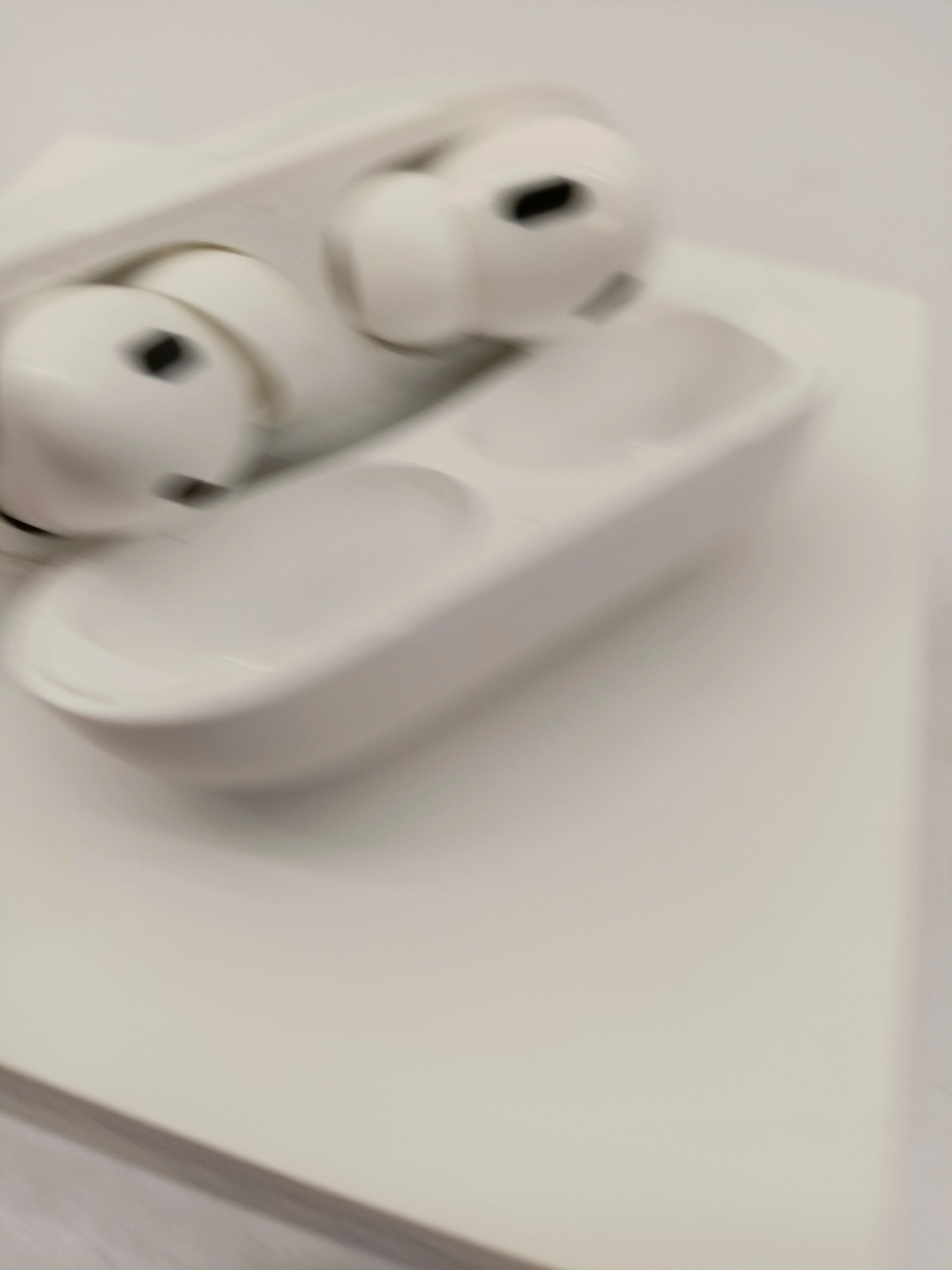 sluchawki-douszne-apple-airpods-pro-2nd-gen-stan-11323-2