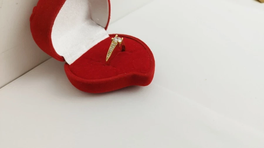 pekny-zloty-pierscionek-585-cyrkonie-254g-rodzaj-2205-2