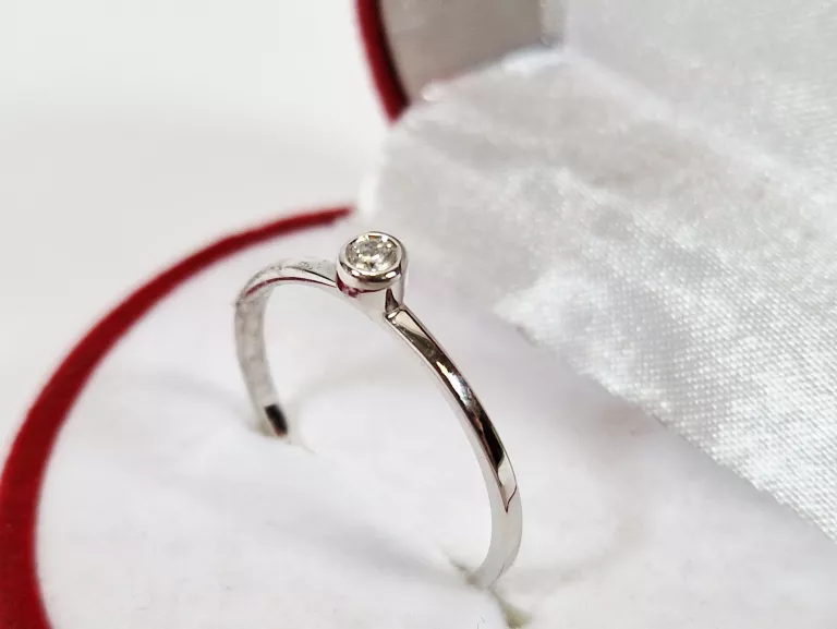 sliczny-pierscionek-z-brylantem-biale-zloto-p375-w12g-r17-1730012024-waga-107