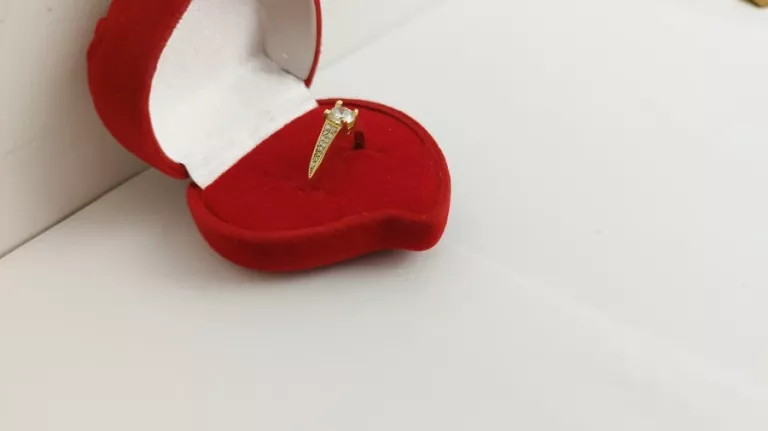 pekny-zloty-pierscionek-585-cyrkonie-254g-rodzaj-2205-2