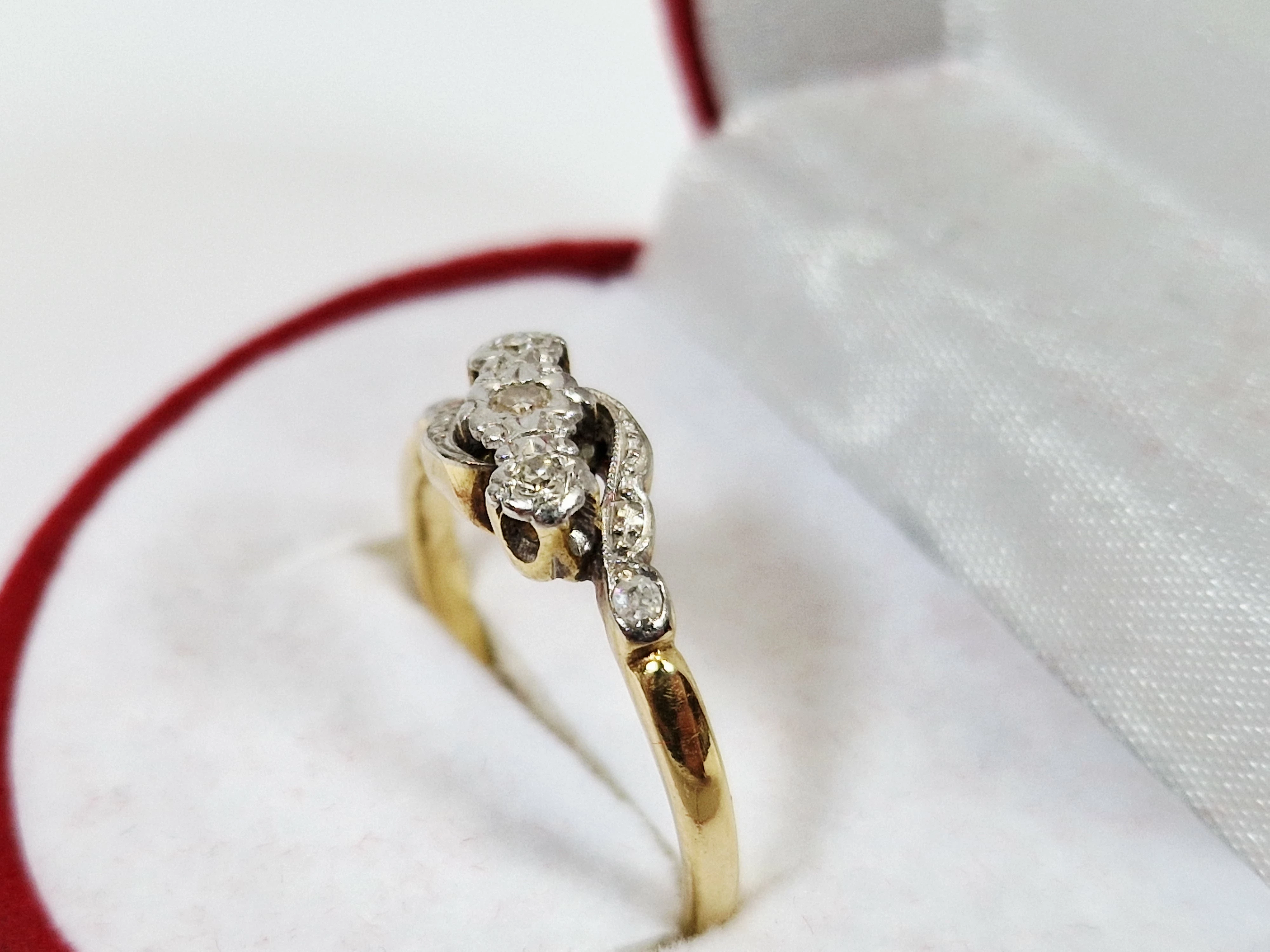 piekny-zloty-pierscionek-z-brylantami-p750-w263g-r15-1731012024-rozmiarsrednica-wew-mm-372-15