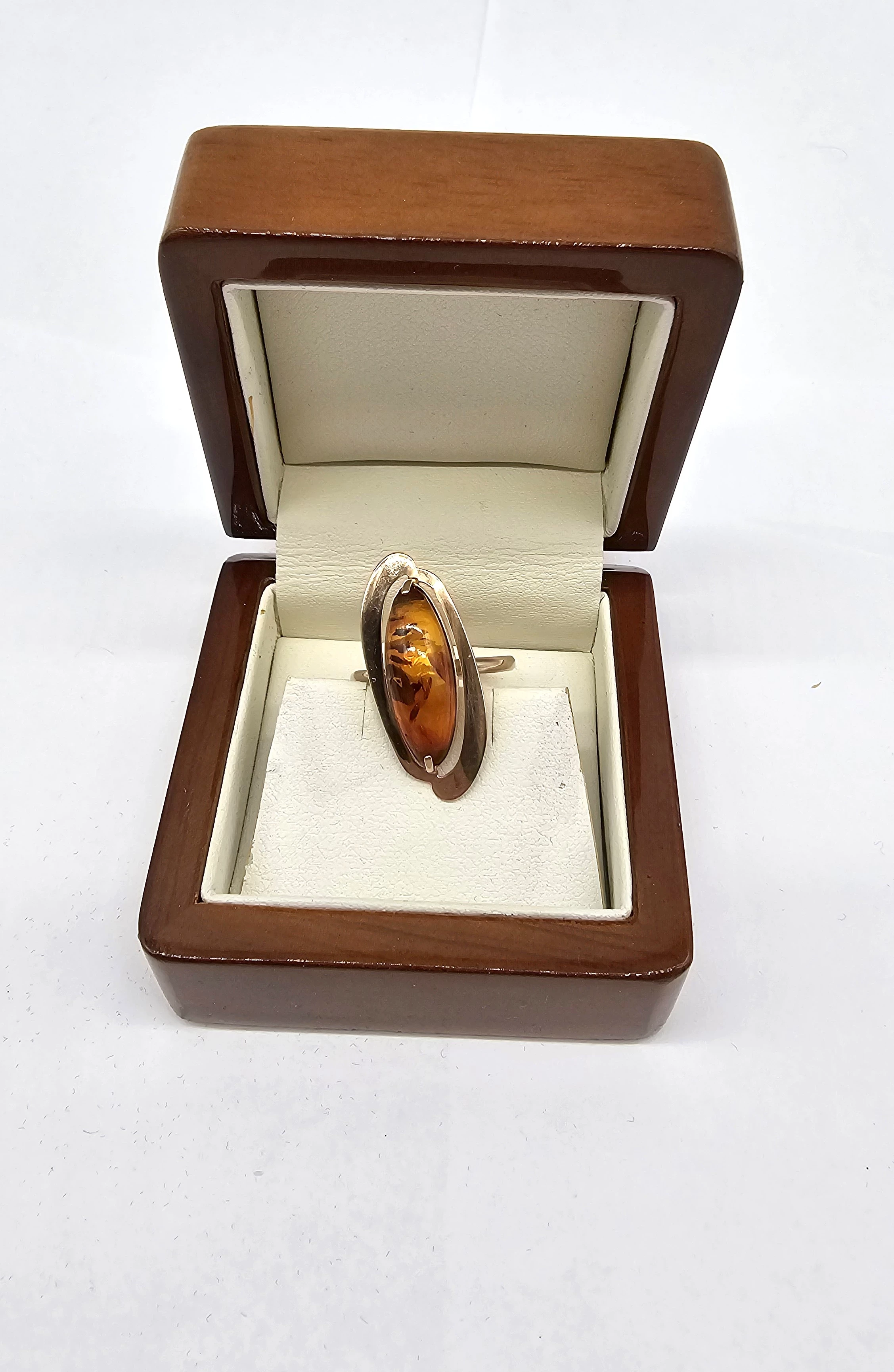 wyrob-jubilerski-uzywany-zloty-pierscionek-585-329g-bankowa-16e-police