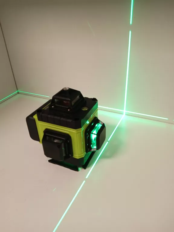 POZIOMICA LASEROWA PŁASZCZYZNOWA LASER KRZYŻOWY 4D 16 LINII 360° 2X AKU