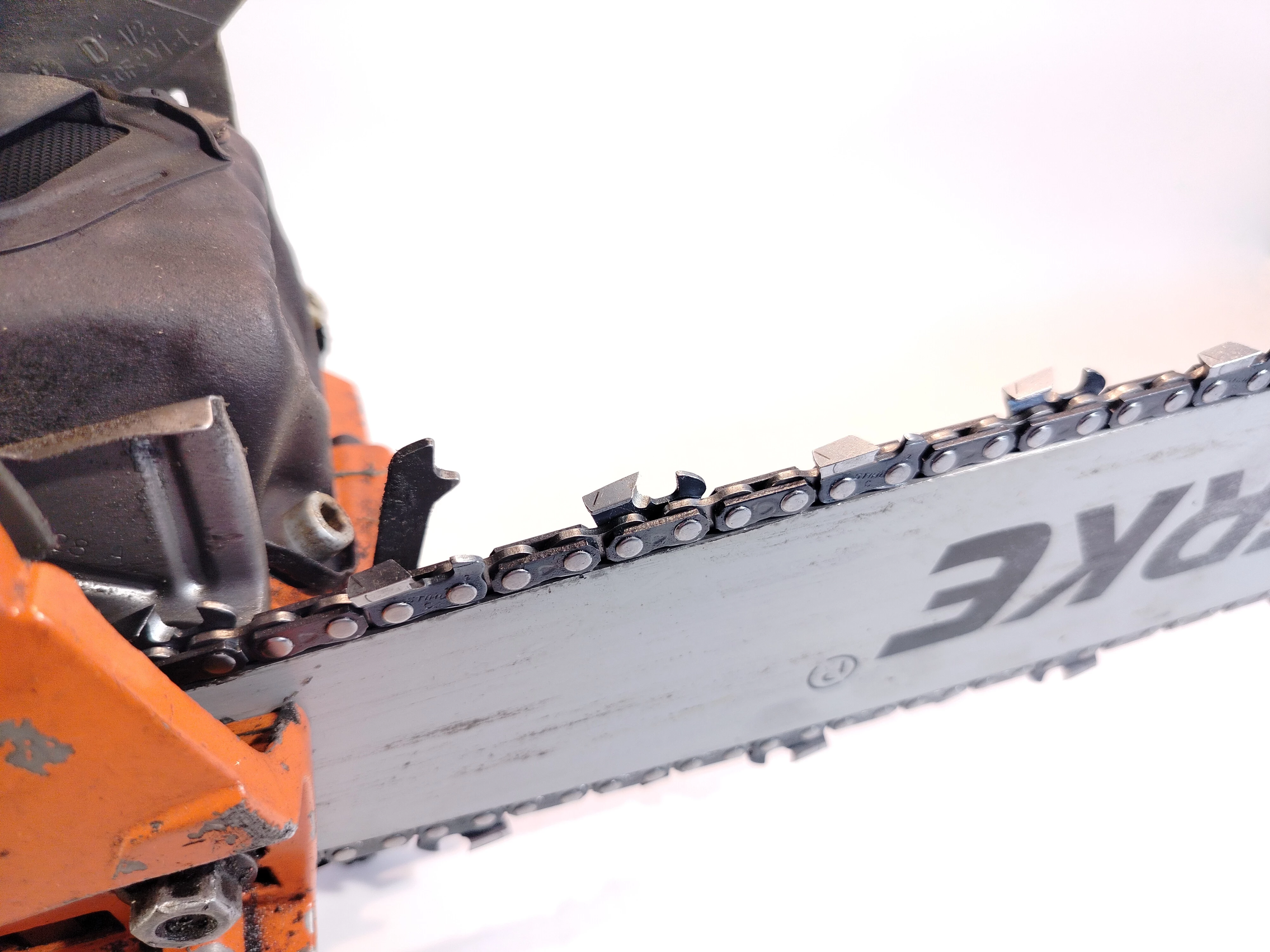 pila-husqvarna-545-moc-silnika-325