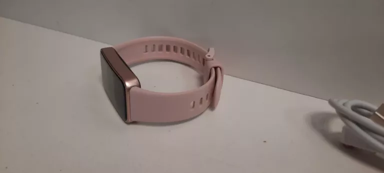 SMARTWATCH HUAWEI BAND 8-067 ŁADOWARKA