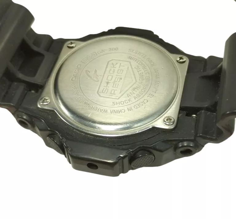 ZEGAREK MĘSKI CASIO G-SHOCK GA-300-1AER