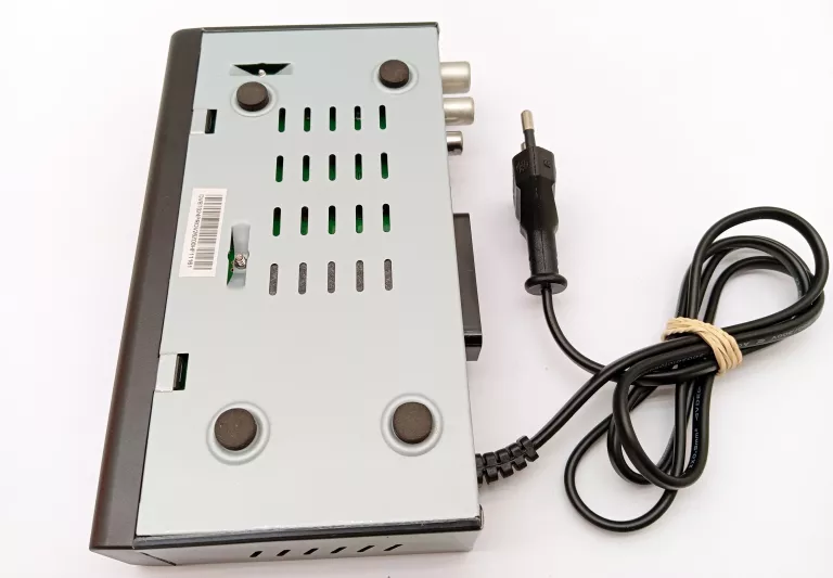 TUNER DVB-T2 MANTA DVBT024PRO + PILOT+ PUDEŁKO
