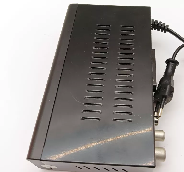 TUNER DVB-T2 MANTA DVBT024PRO + PILOT+ PUDEŁKO