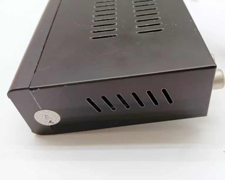 TUNER DVB-T2 MANTA DVBT024PRO + PILOT+ PUDEŁKO