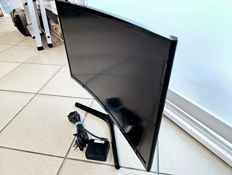MONITOR SAMSUNG C24FG73FQU 24" ZAKRZYWIONY