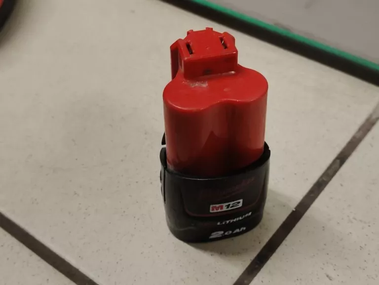 BEZPRZEWODOWA PRZECINARKA DO RUR MILWAUKEE 12V M12 PCSS