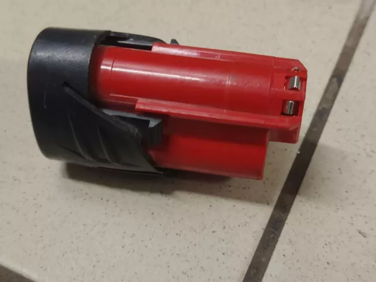BEZPRZEWODOWA PRZECINARKA DO RUR MILWAUKEE 12V M12 PCSS