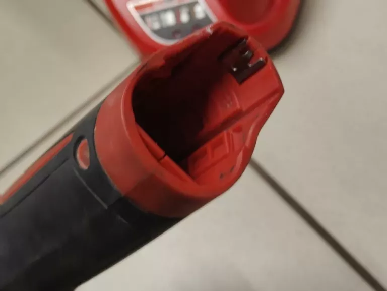 BEZPRZEWODOWA PRZECINARKA DO RUR MILWAUKEE 12V M12 PCSS