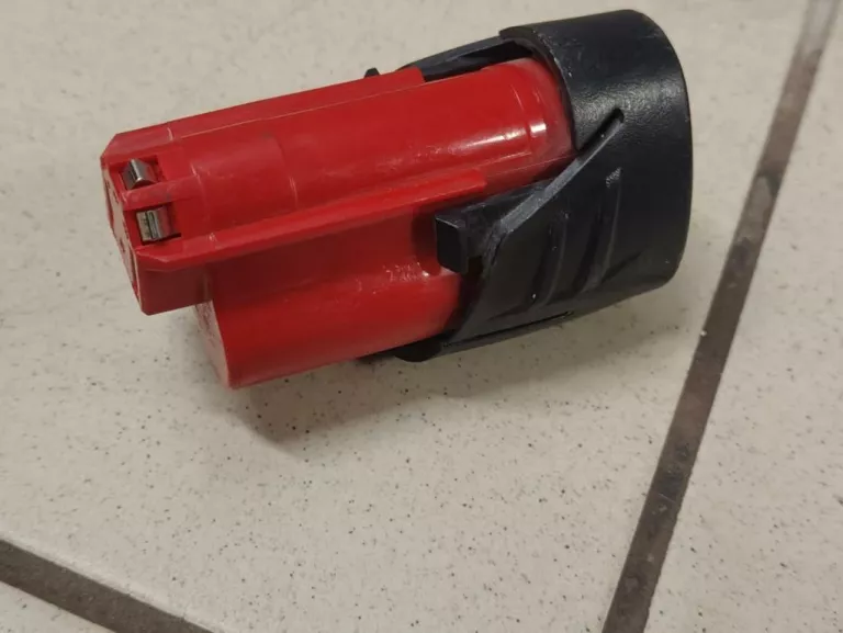 BEZPRZEWODOWA PRZECINARKA DO RUR MILWAUKEE 12V M12 PCSS