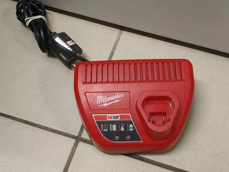 BEZPRZEWODOWA PRZECINARKA DO RUR MILWAUKEE 12V M12 PCSS