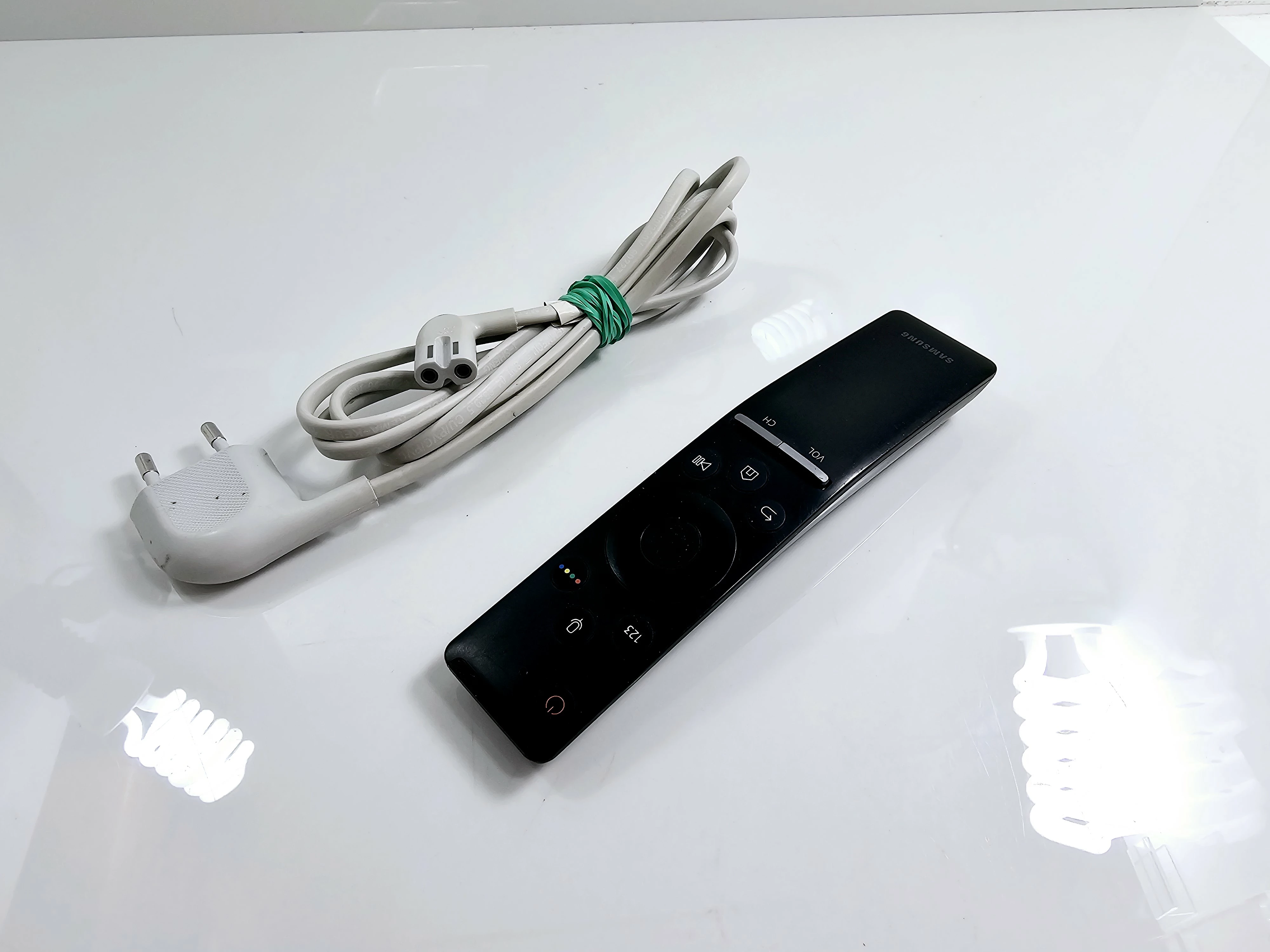 telewizor-samsung-ue75au8002k-75-led-4k-tizen-dvb-t2-przekatna-ekranu-cale-7500