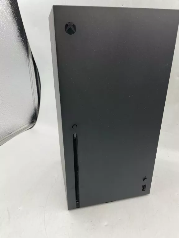 KONSOLA XBOX SERIES X 1882 1T KOMPLET