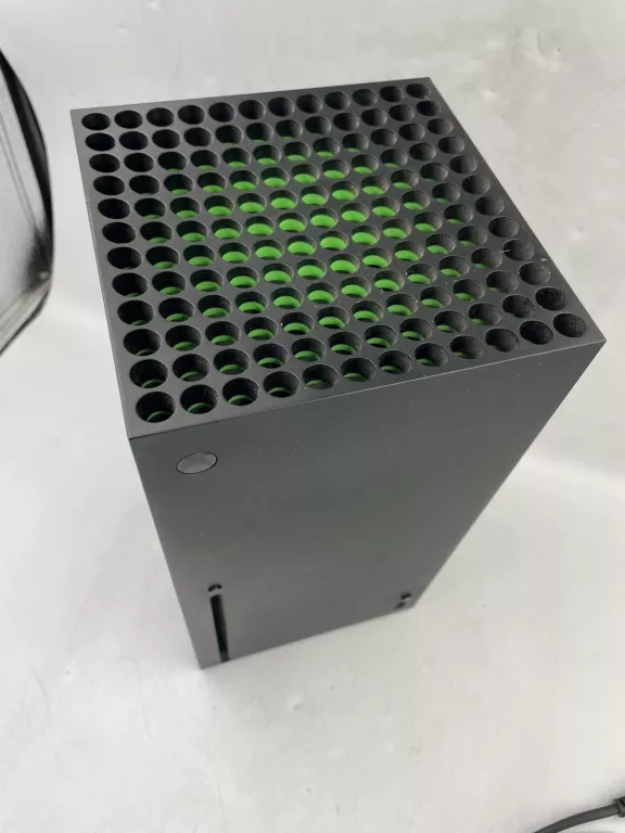 KONSOLA XBOX SERIES X 1882 1T KOMPLET