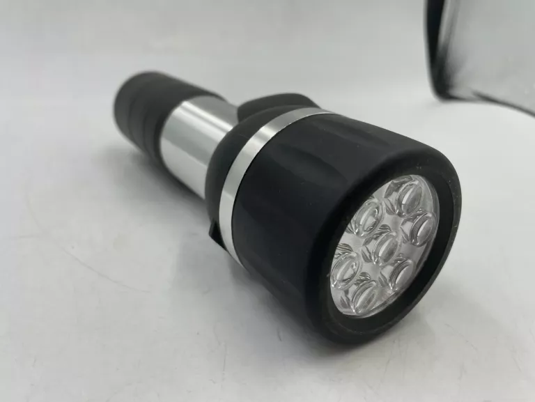 LATARKA KLASYCZNA VARTA 70 LM LED